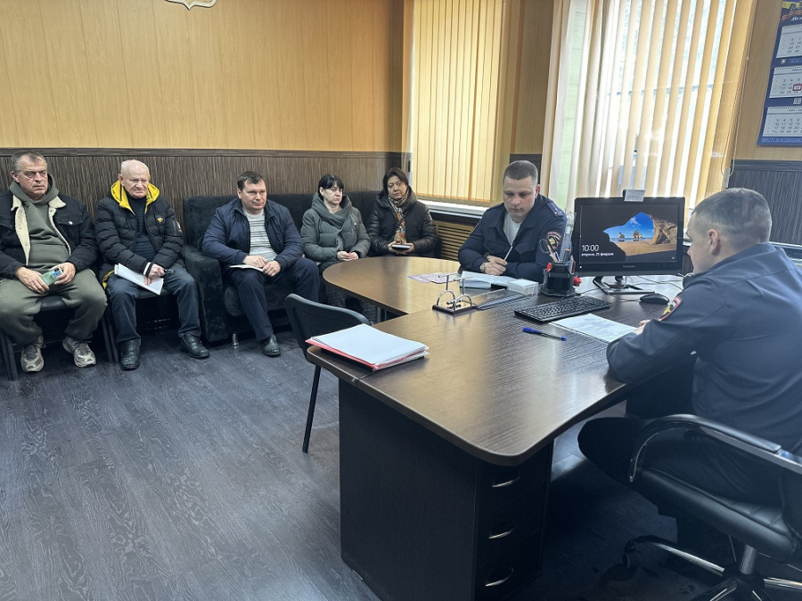 Руководители отдела Госавтоинспекции провели рабочую встречу с представителями организаций, осуществляющих перевозку детей автобусами в Староминском районе 