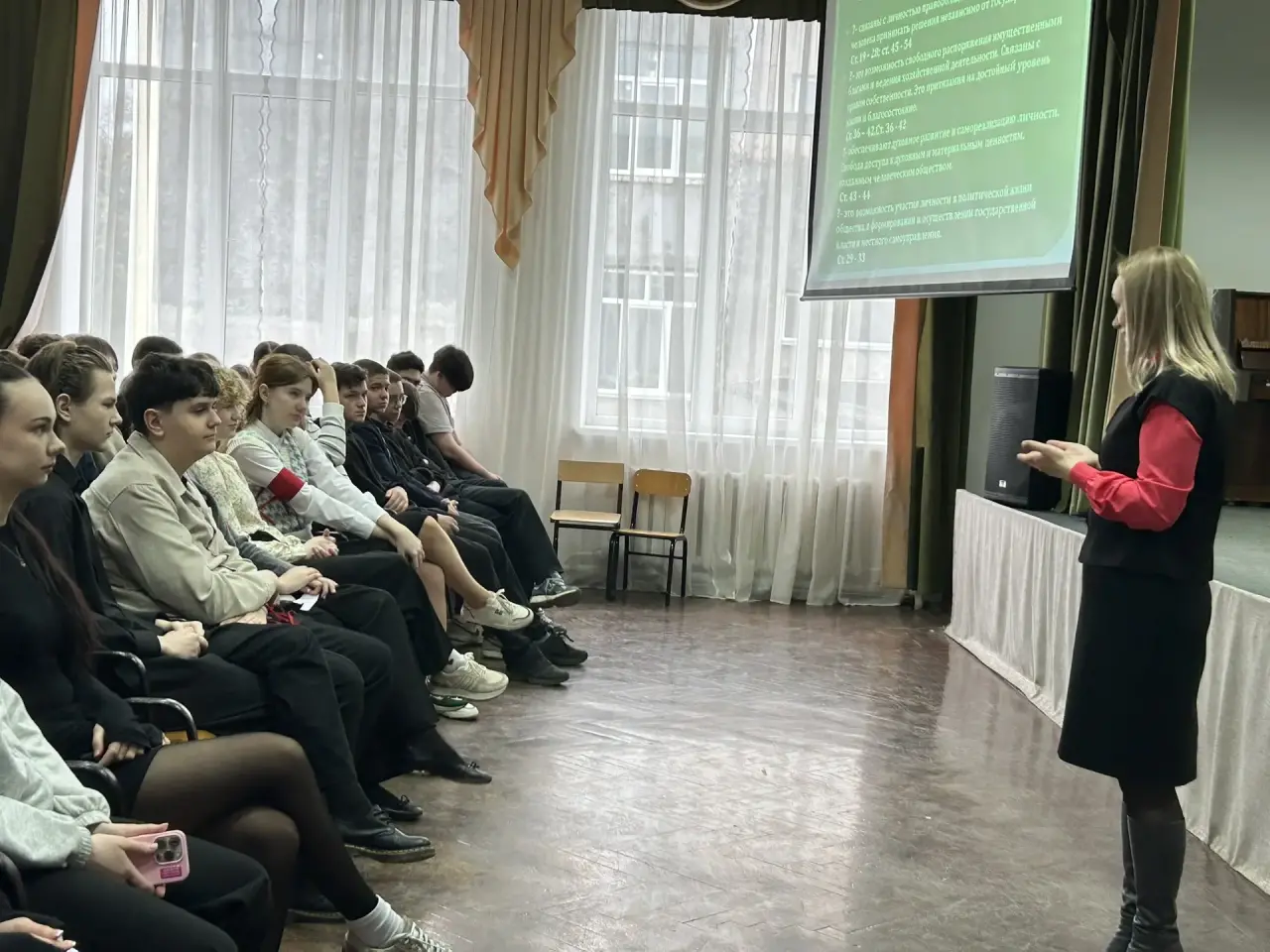 Встреча председателя территориальной избирательной комиссии Староминская с учащимися  в рамках проведения месячника Молодого избирателя: разговор о правах, обязанностях и избирательном праве