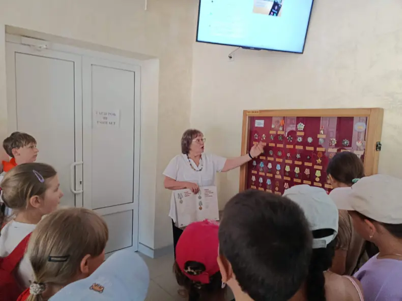  Всем миром поддерживаем наших солдат СВО.