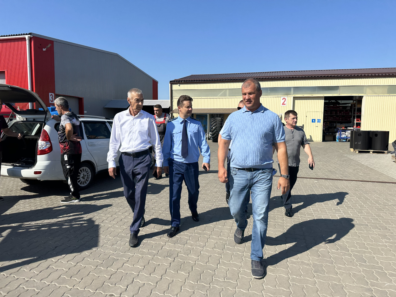 Глава района Владимир Горб с прокурором района Александром Рязановым посетили динамично развивающееся предприятие "Стартек".