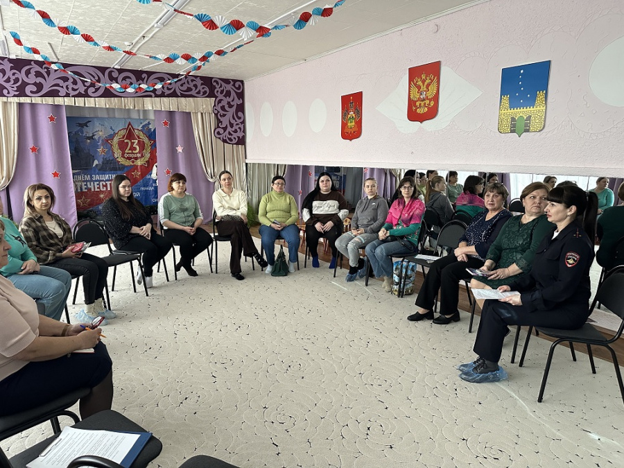 Сотрудники Госавтоинспекции Староминского района напомнили родителям будущих первоклассников о безопасности детей на дороге
