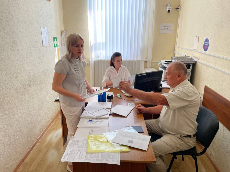 В территориальной избирательной комиссии Староминская продолжается прием документов от кандидатов