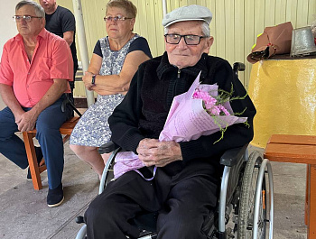 Ветерана ВОВ поздравили с днем рождения
