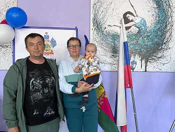 Дети Староминского района вместе с родителями участвуют в голосовании на избирательных участках