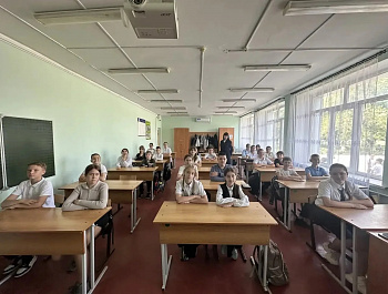 Сотрудниками Госавтоинспекции Староминского района проводятся «Безопасные пятиминутки»