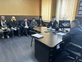 Руководители отдела Госавтоинспекции провели рабочую встречу с представителями организаций, осуществляющих перевозку детей автобусами в Староминском районе 