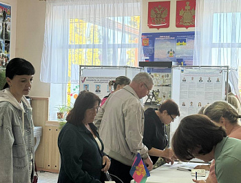 Избирательные участки Староминского района открылись под гимны России и Кубани!