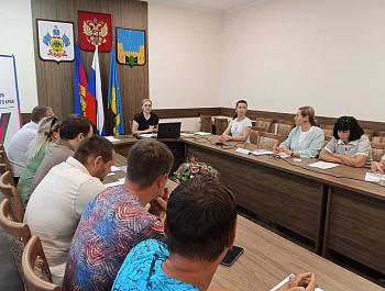 В Староминском районе завершился цикл обучающих мероприятий для членов участковых комиссий, которые будут осуществлять адресное информирование избирателей