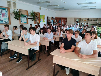 Стартовал единый день Молодежного информирования! В средних школах района и в Староминском механико-технологическом техникуме прошли линейки, посвященные единому дню молодежного информирования о выборах, проводимых на территории Староминского района