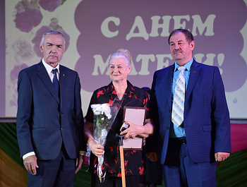 Сияющие звёзды материнства: Поздравляем наших героинь!