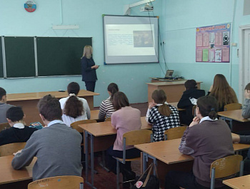 Председатель ТИК Староминская провела урок в СОШ №4 на тему: «Избирательное право: история и современность»