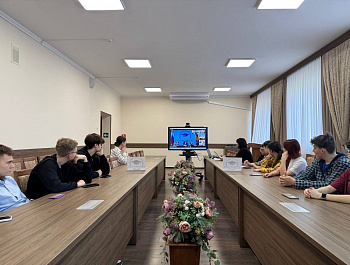 В Молодежной школе правовой и политической культуры проходят лекционные занятия