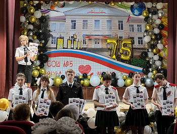 Сегодня в школе № 5прошел праздничный концерт, посвященный юбилею школы.