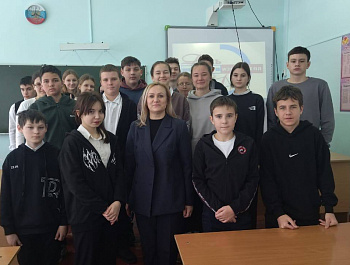 Председатель ТИК Староминская провела урок в СОШ №4 на тему: «Избирательное право: история и современность»