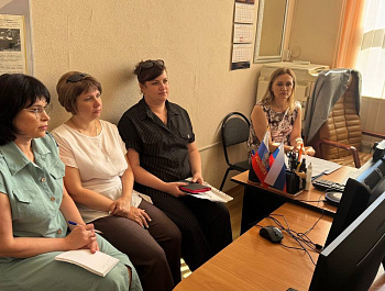 29 июля в режиме видеоконференцсвязи прошел семинар по вопросам оформления заявлений о включении избирателей в список избирателей по месту нахождения при проведении выборов депутатов Государственной Думы Федерального Собрания Российской Федерации девятого