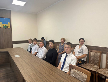 В районе талантливые школьники получили стипендии главы