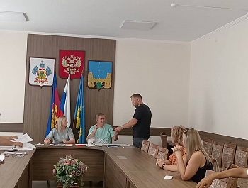 12 августа в зале администрации МО Староминский район состоялась жеребьевка по распределению печатной площади районной газеты «Степная новь» среди зарегистрированных кандидатов