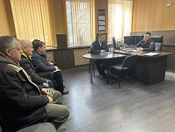 Руководители отдела Госавтоинспекции провели рабочую встречу с представителями организаций, осуществляющих перевозку детей автобусами в Староминском районе 