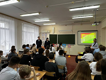 Сотрудники Госавтоинспекции Староминского района проводят день правовой помощи с учащимися школ