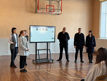 Сотрудники Госавтоинспекции Староминского района совместно с начальником ОПДН и общественниками провели профилактическое мероприятие со старшеклассниками