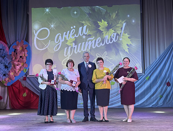 В преддверии Дня учителя чествовали педагогов!