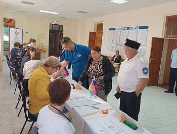 Избирательные участки Староминского района открылись под гимны России и Кубани!