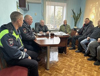 Сотрудники Госавтоинспекции побывали с профилактическим визитом в ДСУ №2
