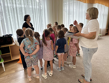 Сотрудники Госавтоинспекции Староминского района приняли участие в мероприятии по правилам дорожной безопасности с воспитанниками детского сада