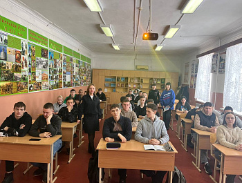 Сотрудниками Госавтоинспекции Староминского района совместно с сотрудником наркоконтроля проведено профилактическое занятие со студентами техникума