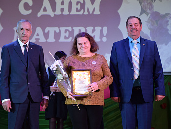 Сияющие звёзды материнства: Поздравляем наших героинь!