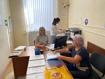 В территориальной избирательной комиссии Староминская продолжается прием документов от кандидатов