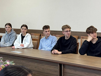 В Молодежной школе правовой и политической культуры проходят лекционные занятия