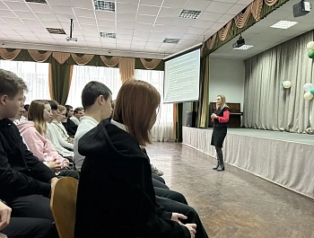 Встреча председателя территориальной избирательной комиссии Староминская с учащимися  в рамках проведения месячника Молодого избирателя: разговор о правах, обязанностях и избирательном праве