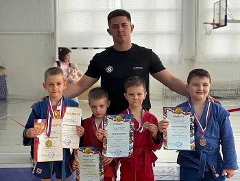  В городе Усть-Лабинске прошел открытый турнир по самбо