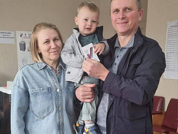 Дети Староминского района вместе с родителями участвуют в голосовании на избирательных участках