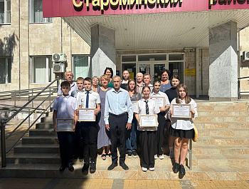 В районе талантливые школьники получили стипендии главы