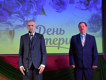 Сияющие звёзды материнства: Поздравляем наших героинь!