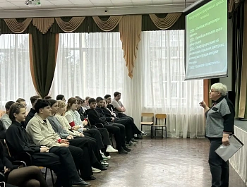 Встреча председателя территориальной избирательной комиссии Староминская с учащимися  в рамках проведения месячника Молодого избирателя: разговор о правах, обязанностях и избирательном праве